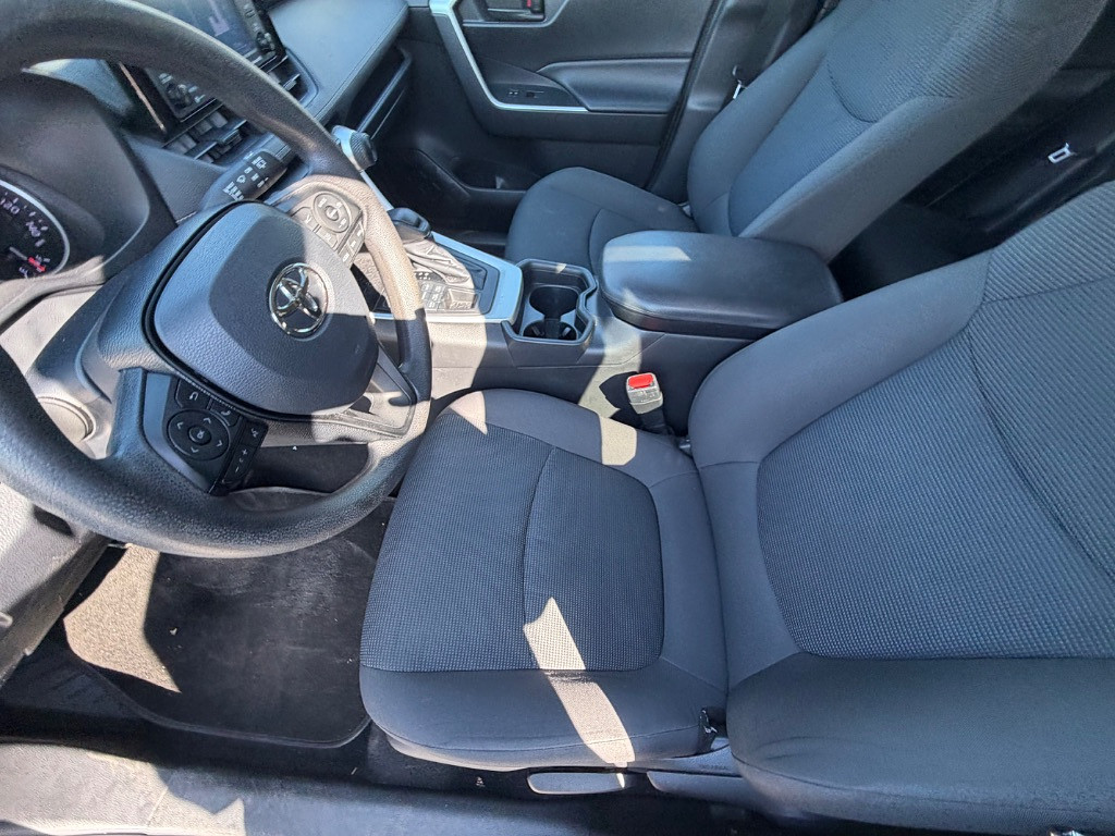 2020 Toyota RAV4 Located at Jasper Easy Car Credit light-box-slides