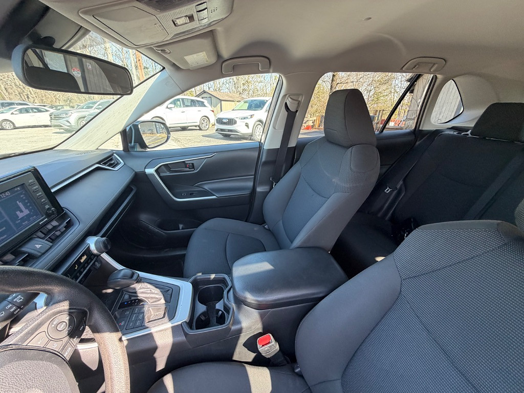 2020 Toyota RAV4 Located at Jasper Easy Car Credit light-box-slides