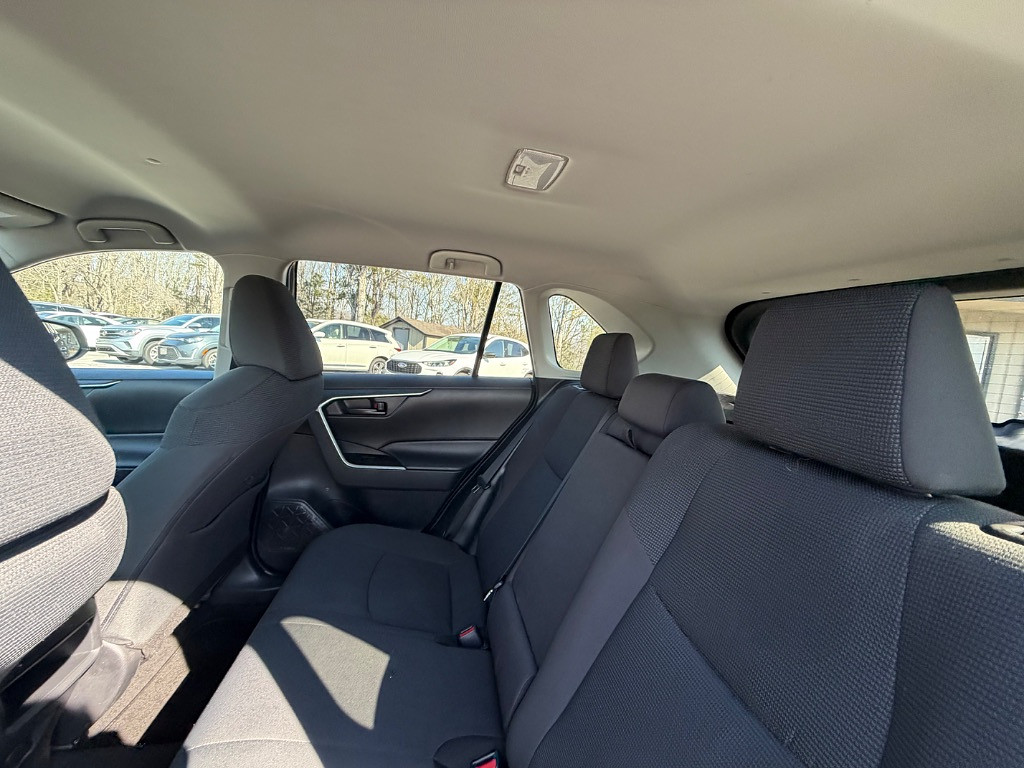 2020 Toyota RAV4 Located at Jasper Easy Car Credit light-box-slides