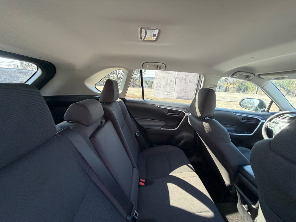 2020 Toyota RAV4 Located at Jasper Easy Car Credit light-box-slides