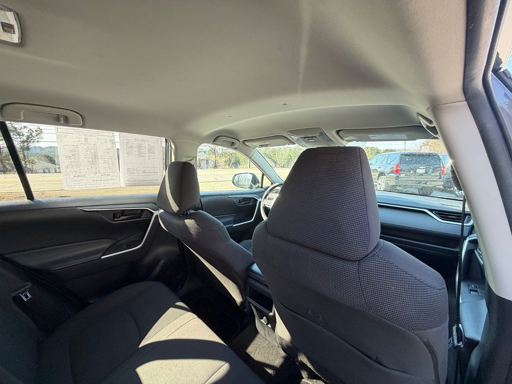 2020 Toyota RAV4 Located at Jasper Easy Car Credit light-box-slides
