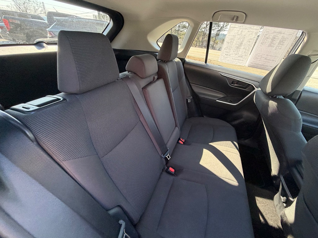 2020 Toyota RAV4 Located at Jasper Easy Car Credit light-box-slides