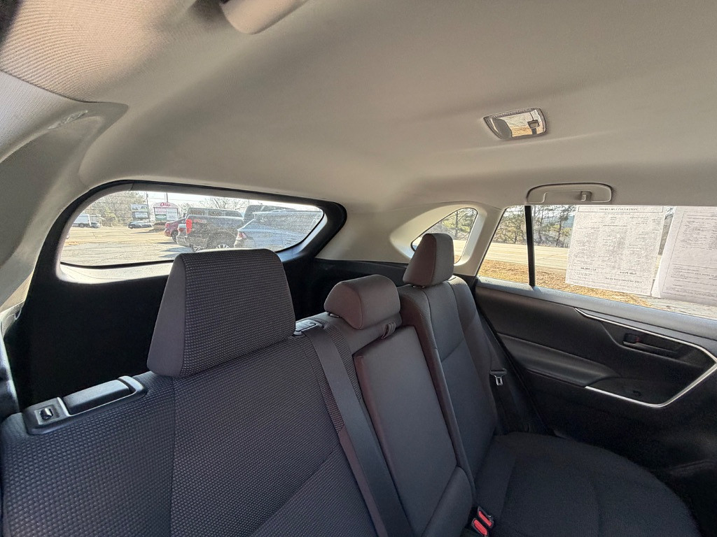 2020 Toyota RAV4 Located at Jasper Easy Car Credit light-box-slides