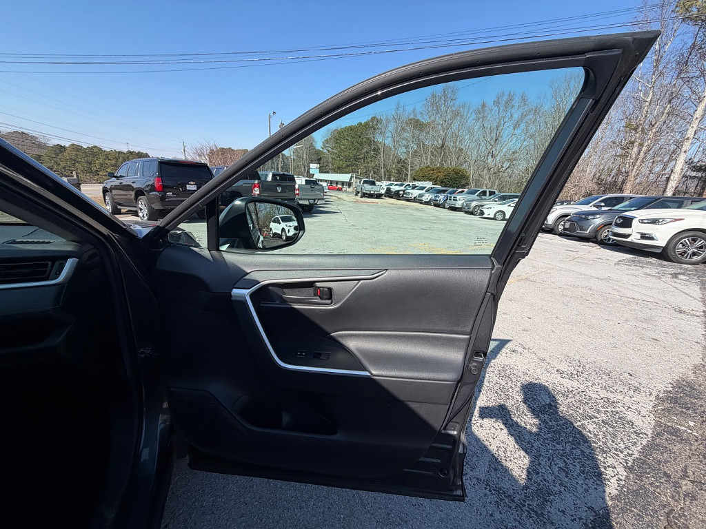 2020 Toyota RAV4 Located at Jasper Easy Car Credit light-box-slides