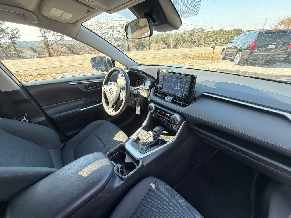 2020 Toyota RAV4 Located at Jasper Easy Car Credit light-box-slides