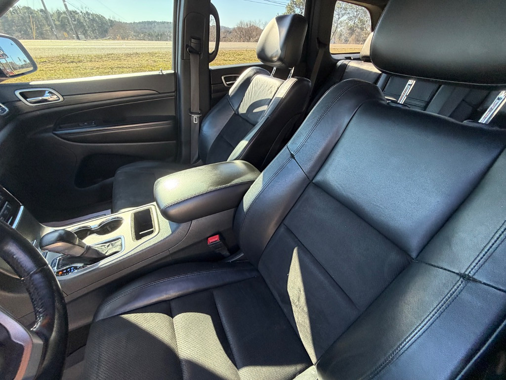 2022 Jeep Grand Cherokee Located at Jasper Easy Car Credit light-box-slides