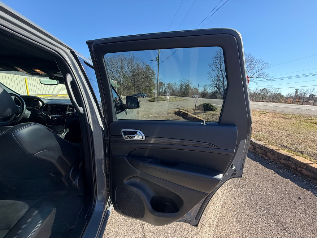 2022 Jeep Grand Cherokee Located at Jasper Easy Car Credit light-box-slides