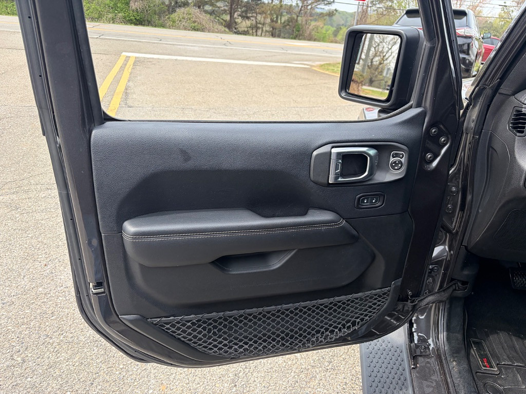 2018 Jeep All-New Wrangler Located at Jasper Easy Car Credit slide-image