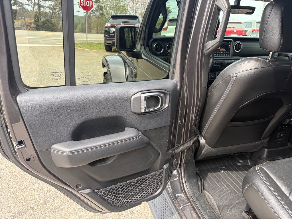 2018 Jeep All-New Wrangler Located at Jasper Easy Car Credit light-box-slides