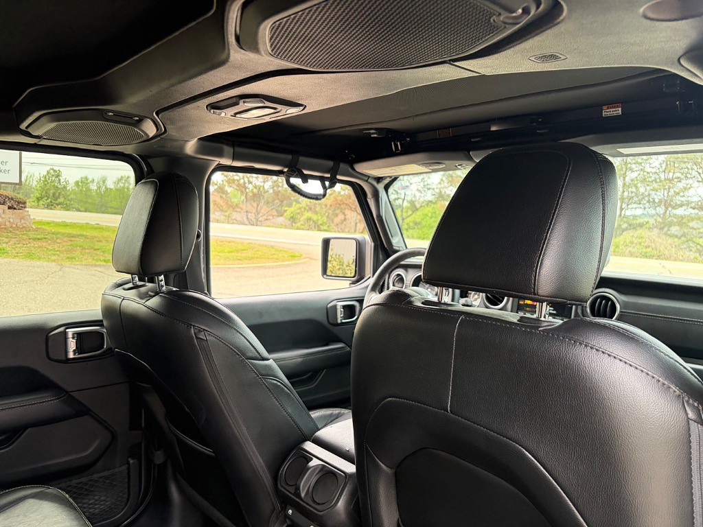 2018 Jeep All-New Wrangler Located at Jasper Easy Car Credit light-box-slides