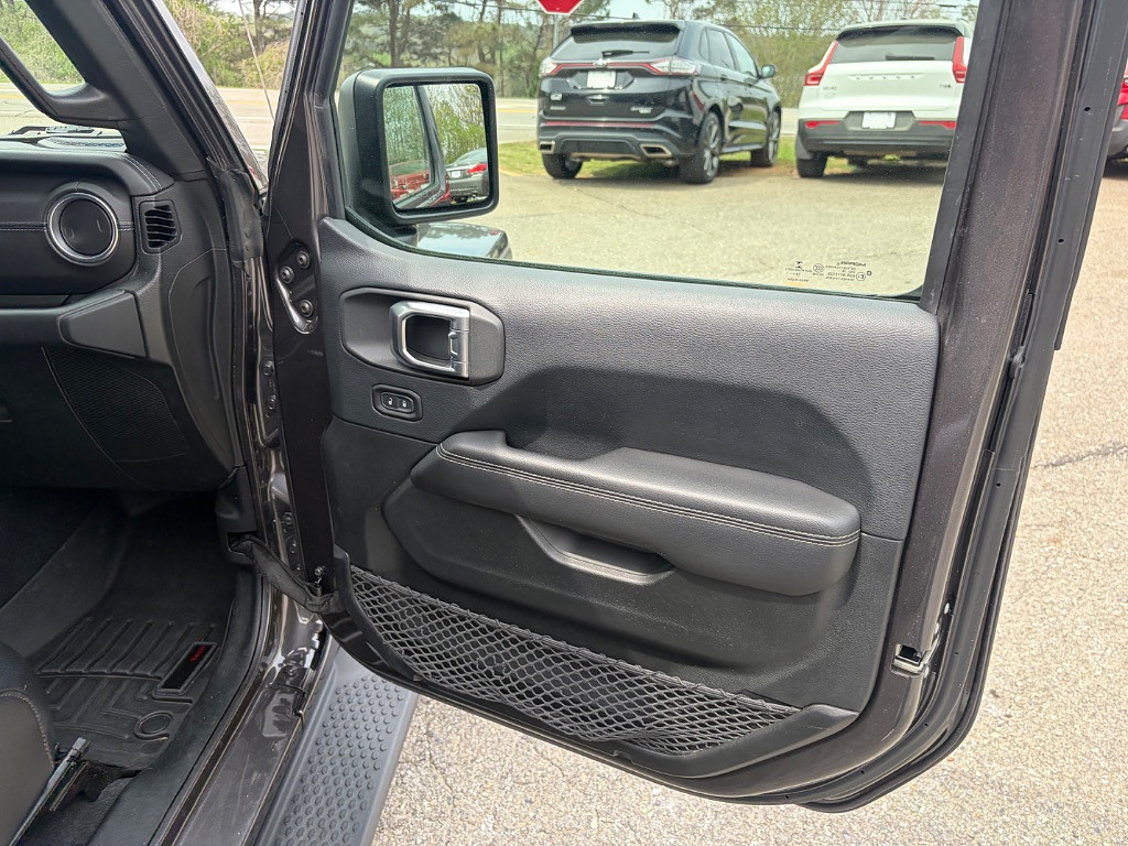 2018 Jeep All-New Wrangler Located at Jasper Easy Car Credit light-box-slides