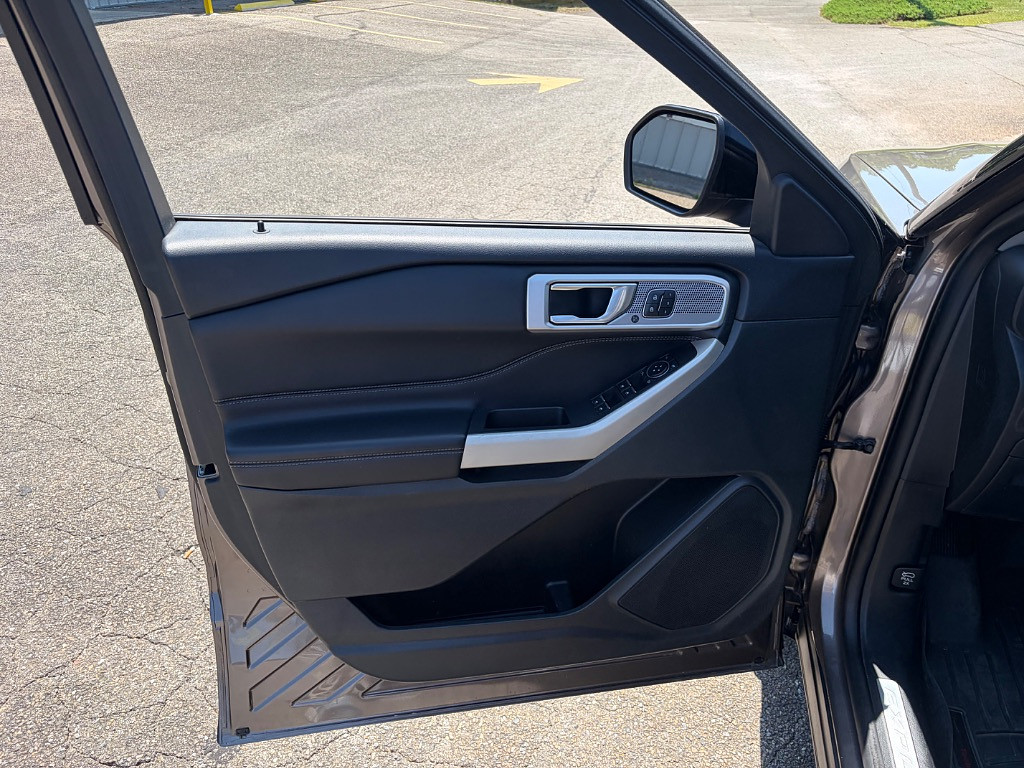 2021 Ford Explorer Located at Jasper Easy Car Credit light-box-slides
