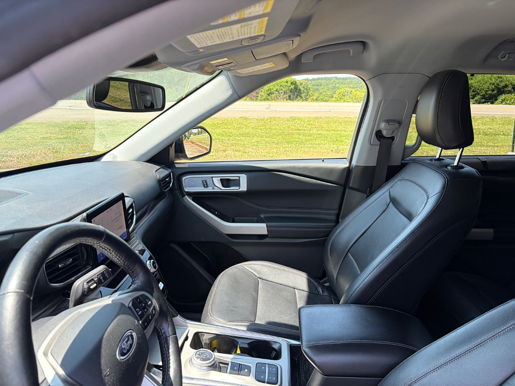 2021 Ford Explorer Located at Jasper Easy Car Credit light-box-slides