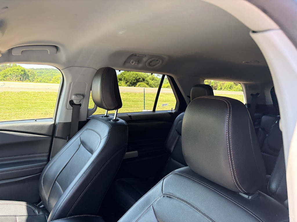 2021 Ford Explorer Located at Jasper Easy Car Credit light-box-slides