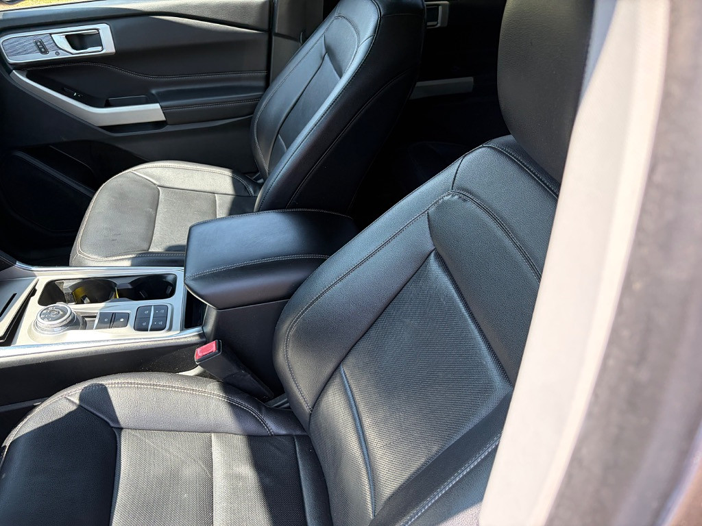 2021 Ford Explorer Located at Jasper Easy Car Credit light-box-slides