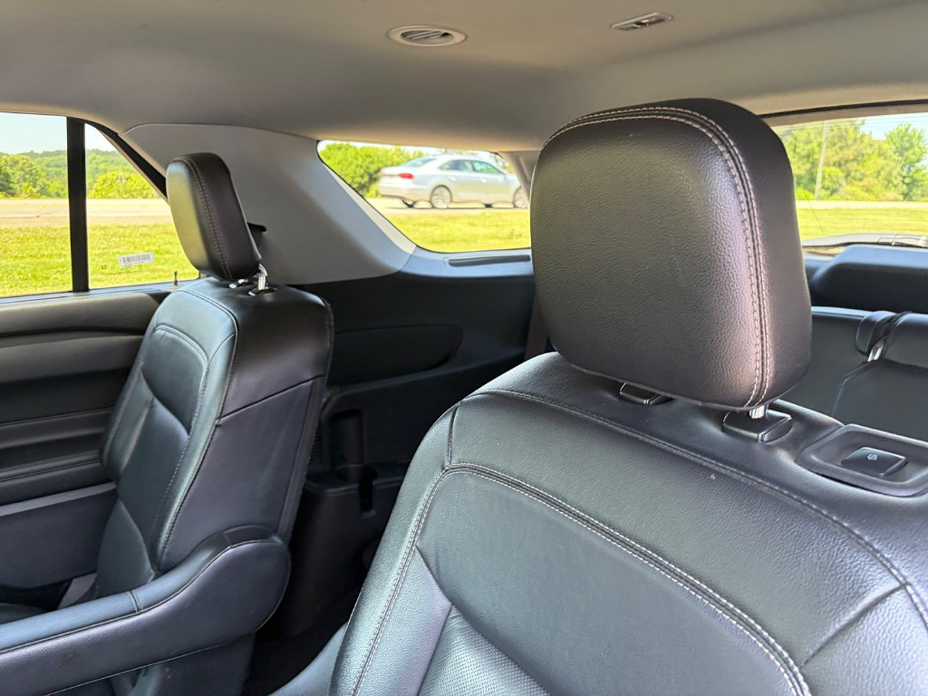 2021 Ford Explorer Located at Jasper Easy Car Credit light-box-slides