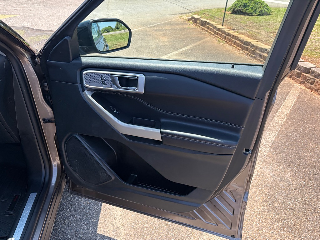 2021 Ford Explorer Located at Jasper Easy Car Credit light-box-slides