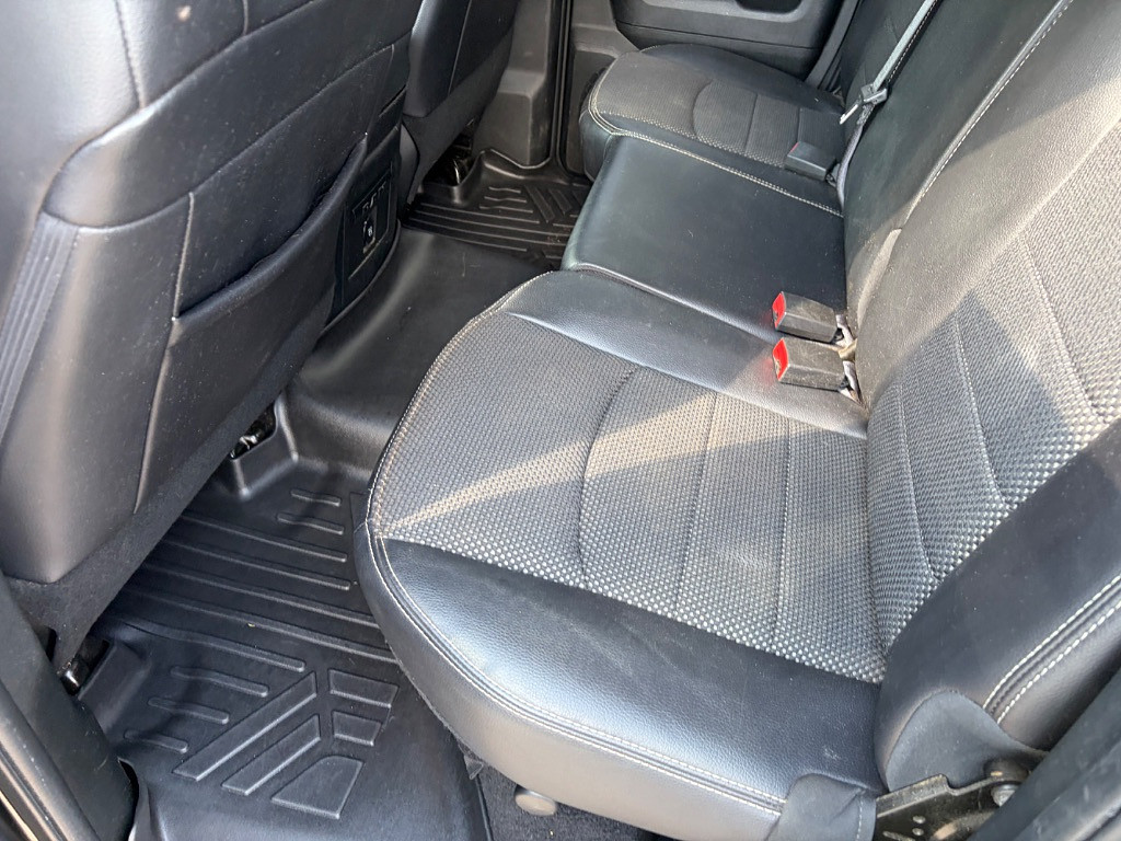 2017 RAM 1500 Located at Jasper Easy Car Credit light-box-slides