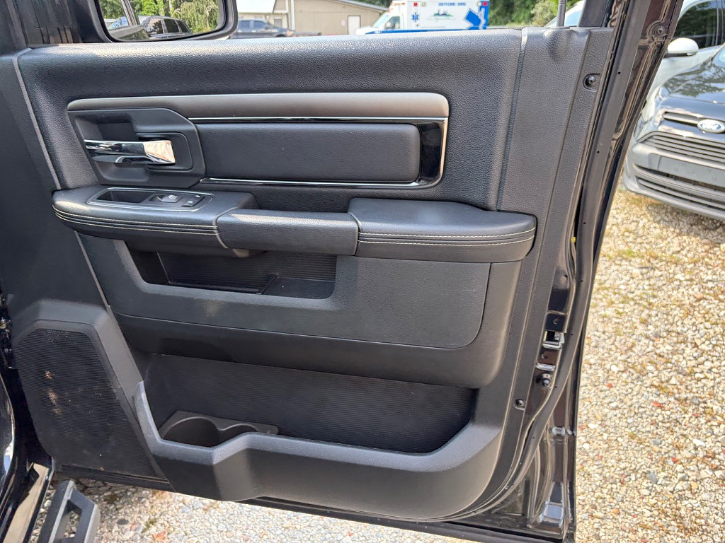 2017 RAM 1500 Located at Jasper Easy Car Credit light-box-slides