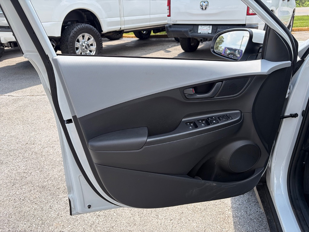 2021 Hyundai Kona Located at Jasper Easy Car Credit light-box-slides