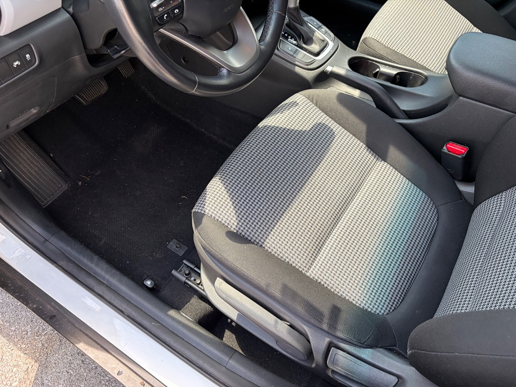 2021 Hyundai Kona Located at Jasper Easy Car Credit light-box-slides