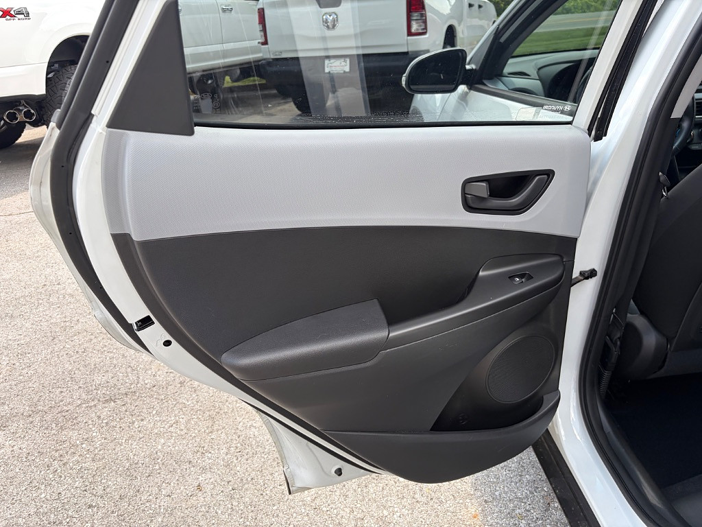 2021 Hyundai Kona Located at Jasper Easy Car Credit light-box-slides