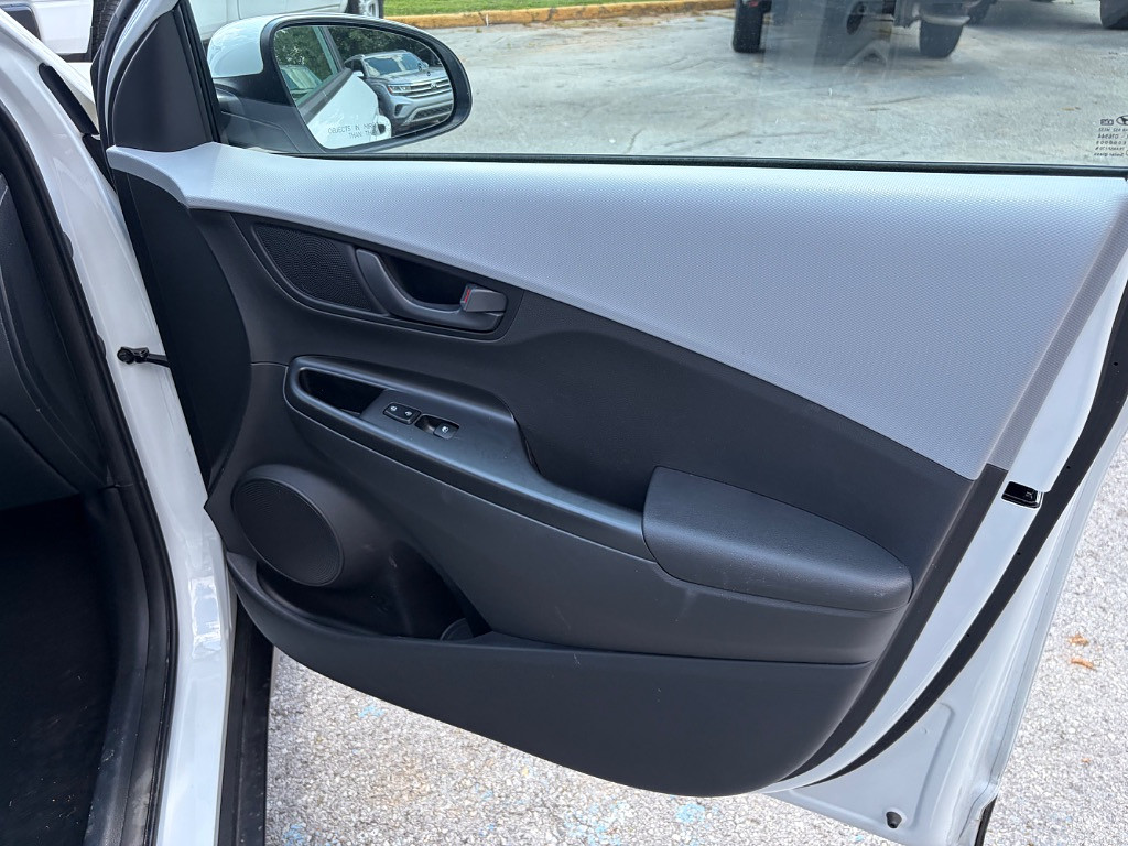 2021 Hyundai Kona Located at Jasper Easy Car Credit light-box-slides