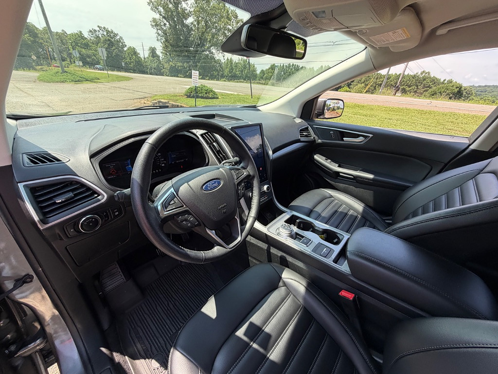 2024 Ford Edge Located at Jasper Easy Car Credit light-box-slides