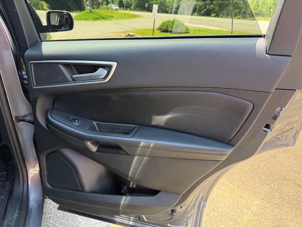 2024 Ford Edge Located at Jasper Easy Car Credit light-box-slides