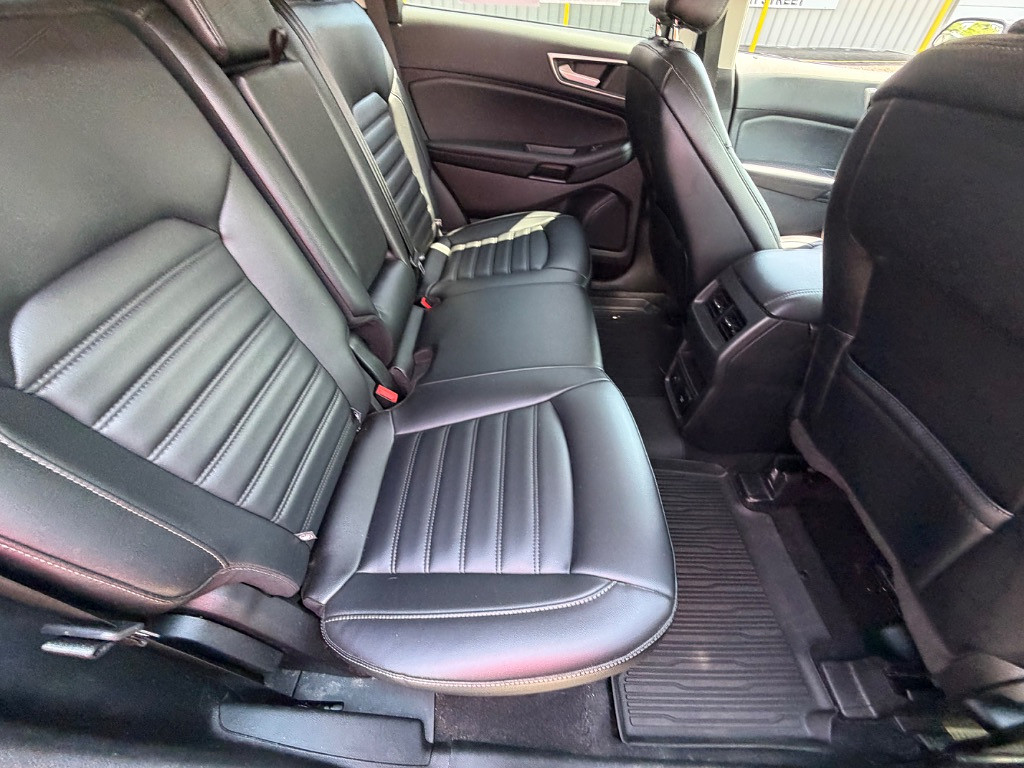 2024 Ford Edge Located at Jasper Easy Car Credit light-box-slides
