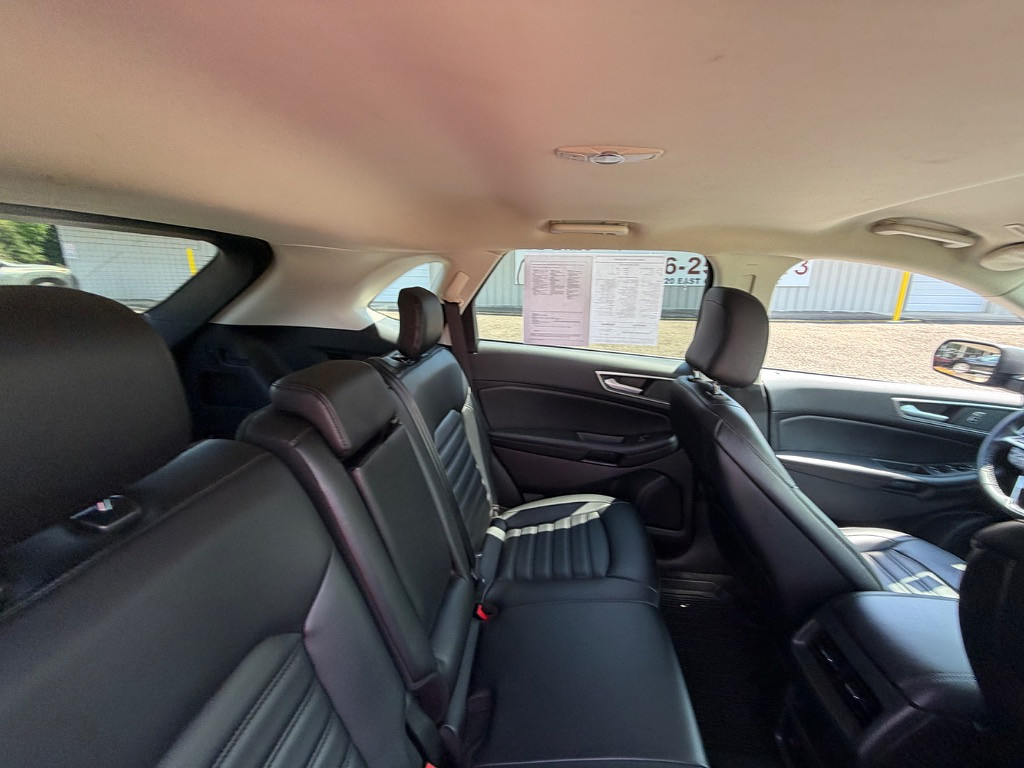 2024 Ford Edge Located at Jasper Easy Car Credit light-box-slides