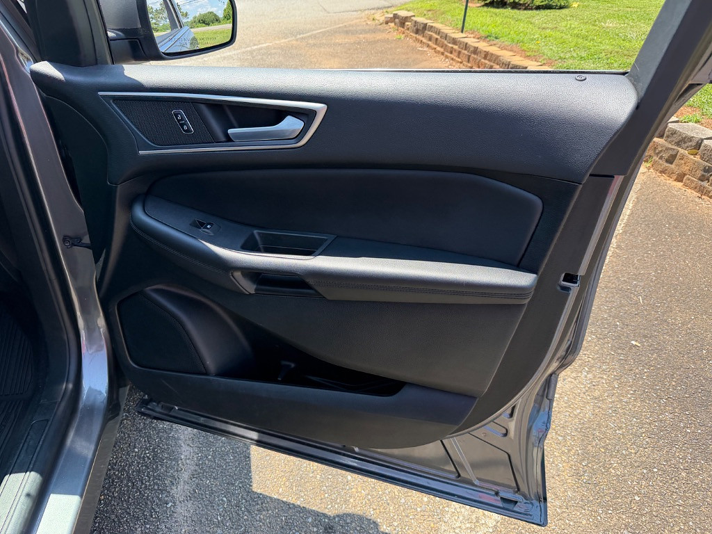 2024 Ford Edge Located at Jasper Easy Car Credit light-box-slides