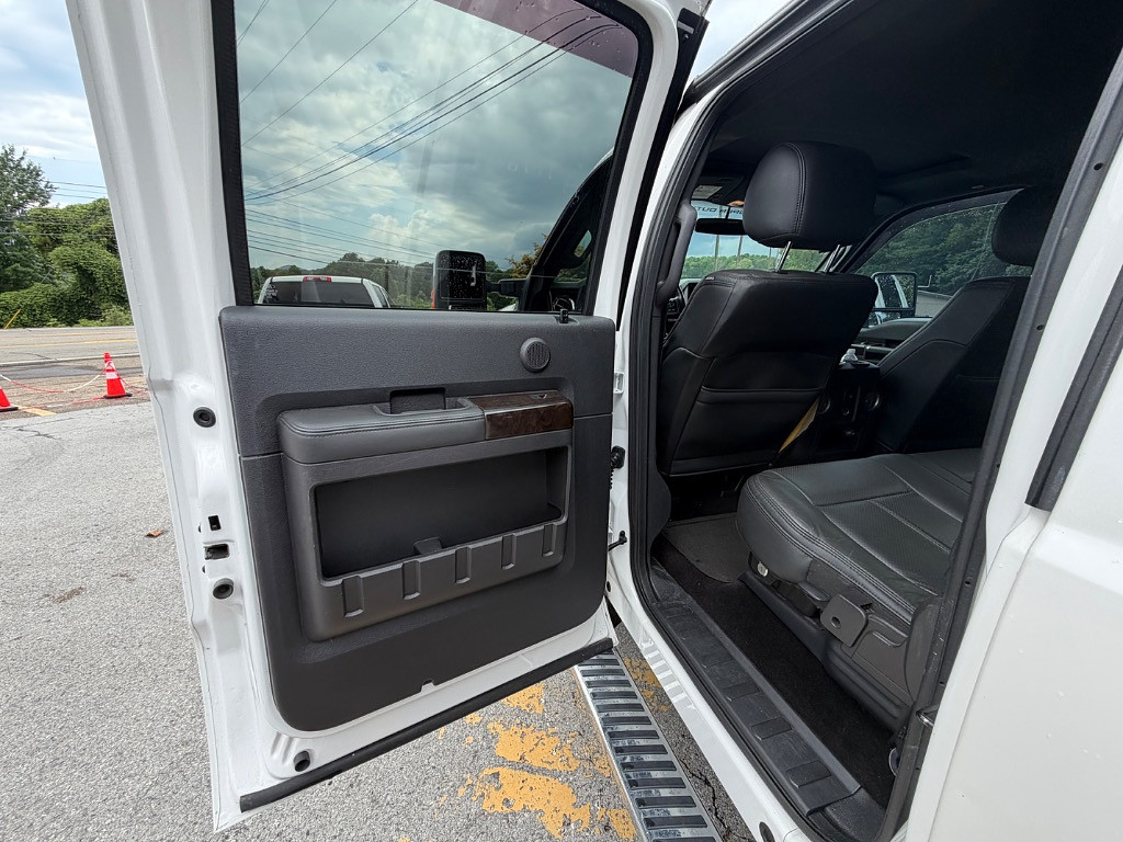 2016 Ford F250SD Located at Jasper Easy Car Credit light-box-slides