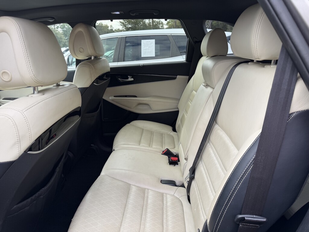 2016 Kia Sorento Located at Carsmark Sales light-box-slides