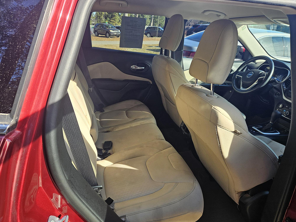 2016 Jeep Cherokee Located at Carsmark Sales light-box-slides