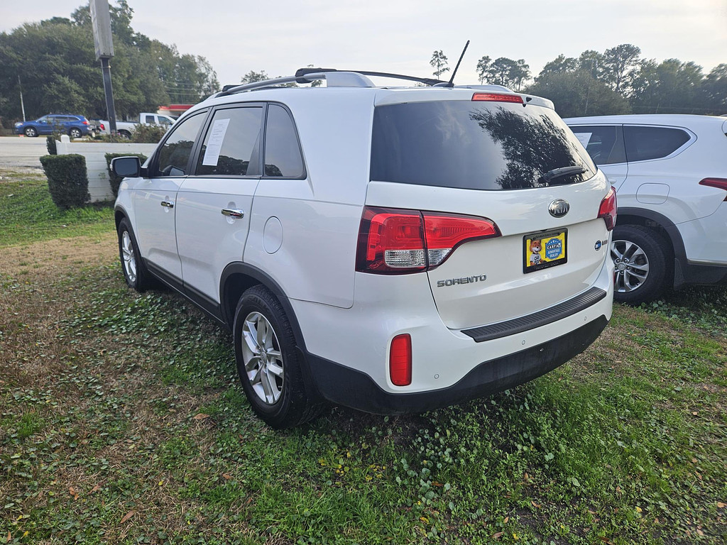 2014 Kia Sorento Located at Carsmark Sales light-box-slides