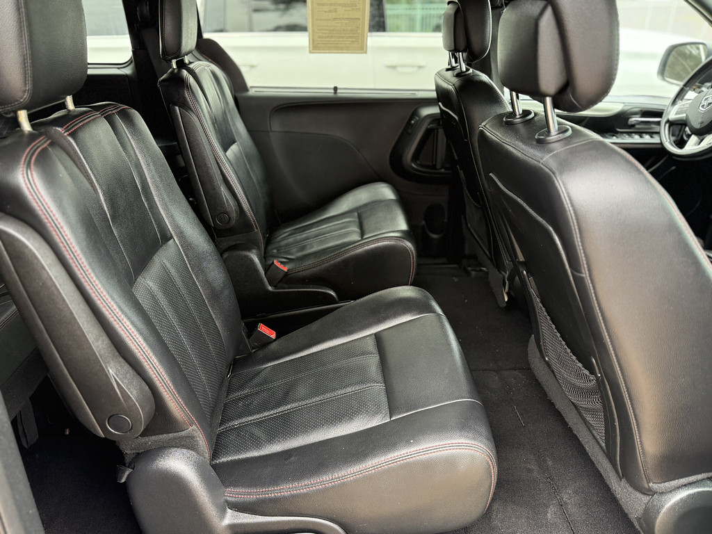 2019 Dodge GRAND CARAVAN Located at Carsmark Sales light-box-slides
