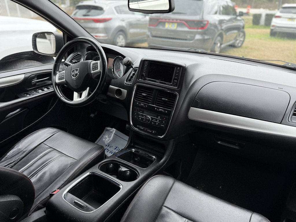 2019 Dodge GRAND CARAVAN Located at Carsmark Sales light-box-slides