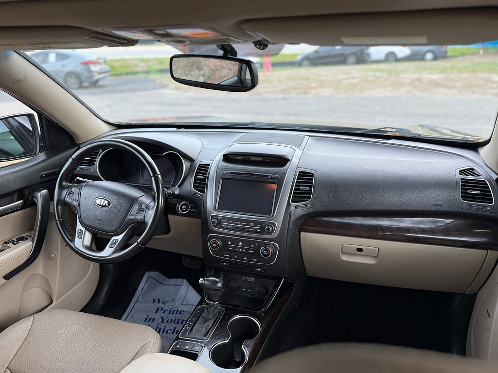 2014 Kia Sorento Located at Carsmark Sales light-box-slides