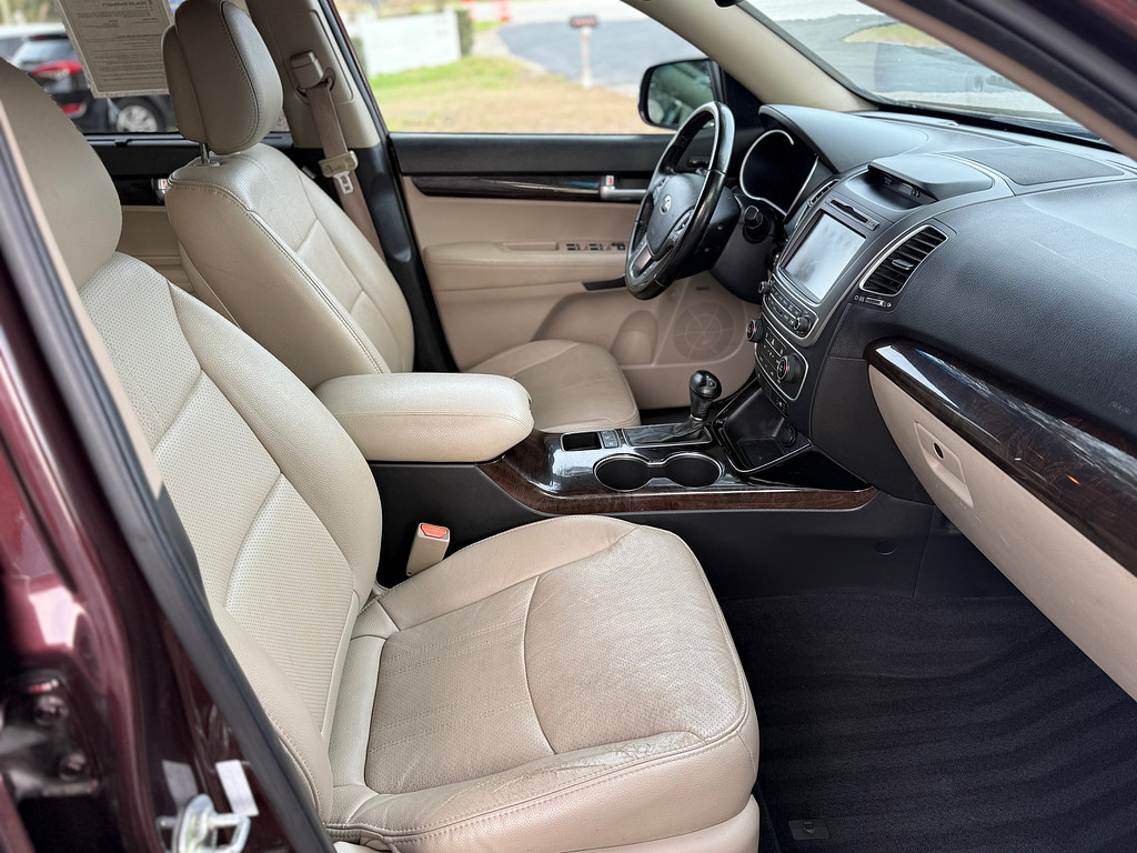 2014 Kia Sorento Located at Carsmark Sales light-box-slides