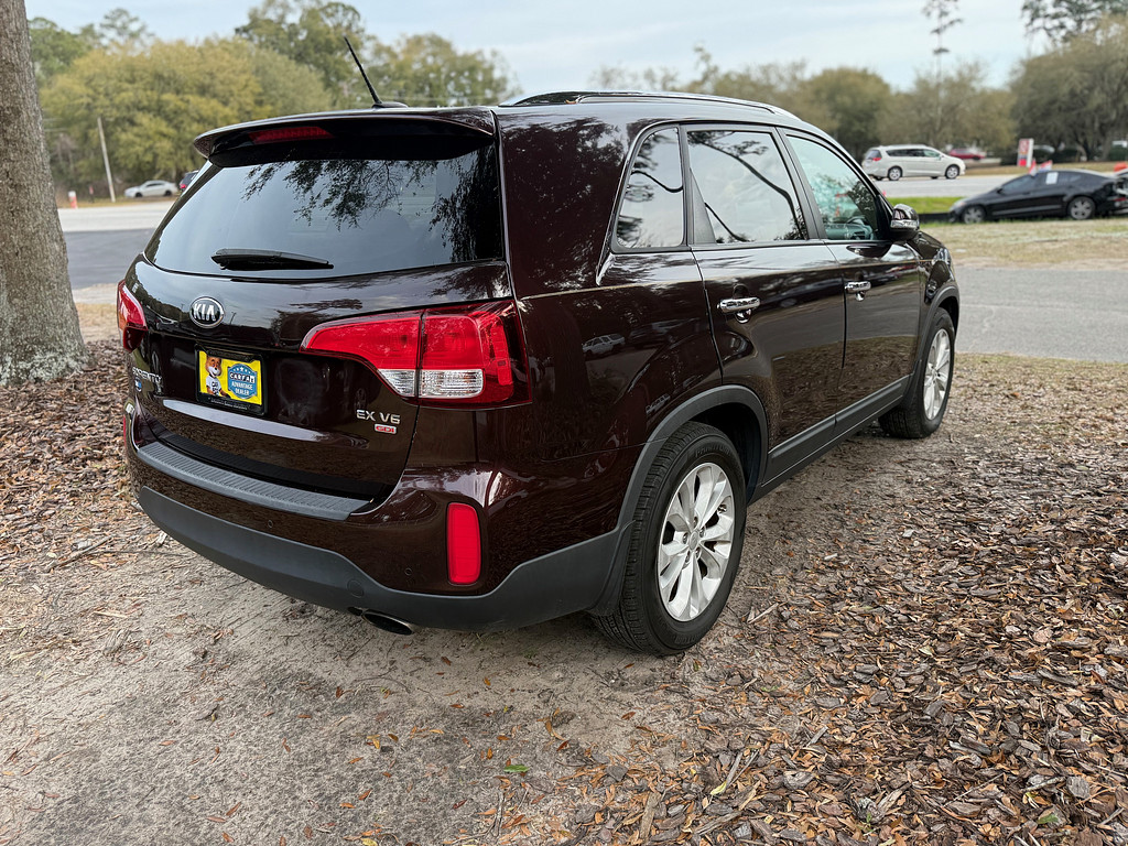 2014 Kia Sorento Located at Carsmark Sales light-box-slides