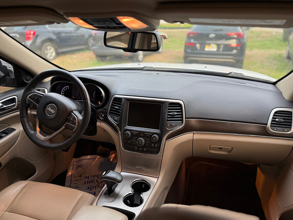 2015 Jeep GRAND CHEROKEE Located at Carsmark Sales light-box-slides