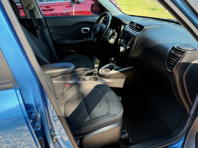2018 Kia Soul Located at Carsmark Sales light-box-slides