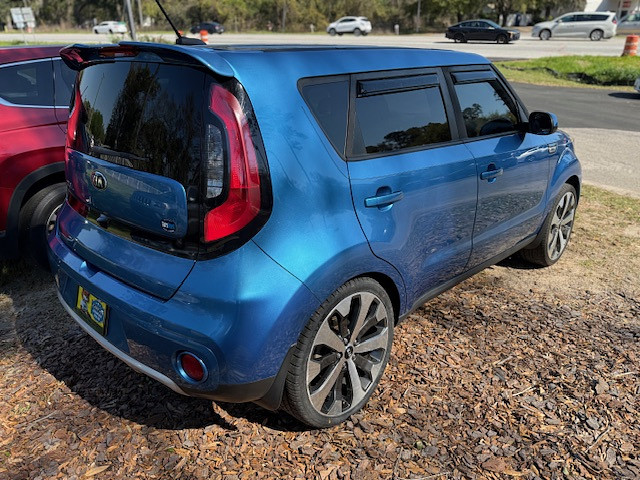 2018 Kia Soul Located at Carsmark Sales light-box-slides