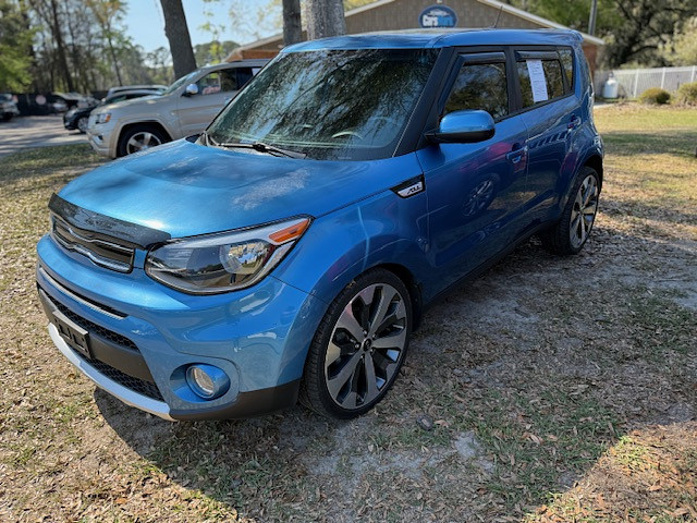2018 Kia Soul Located at Carsmark Sales light-box-slides