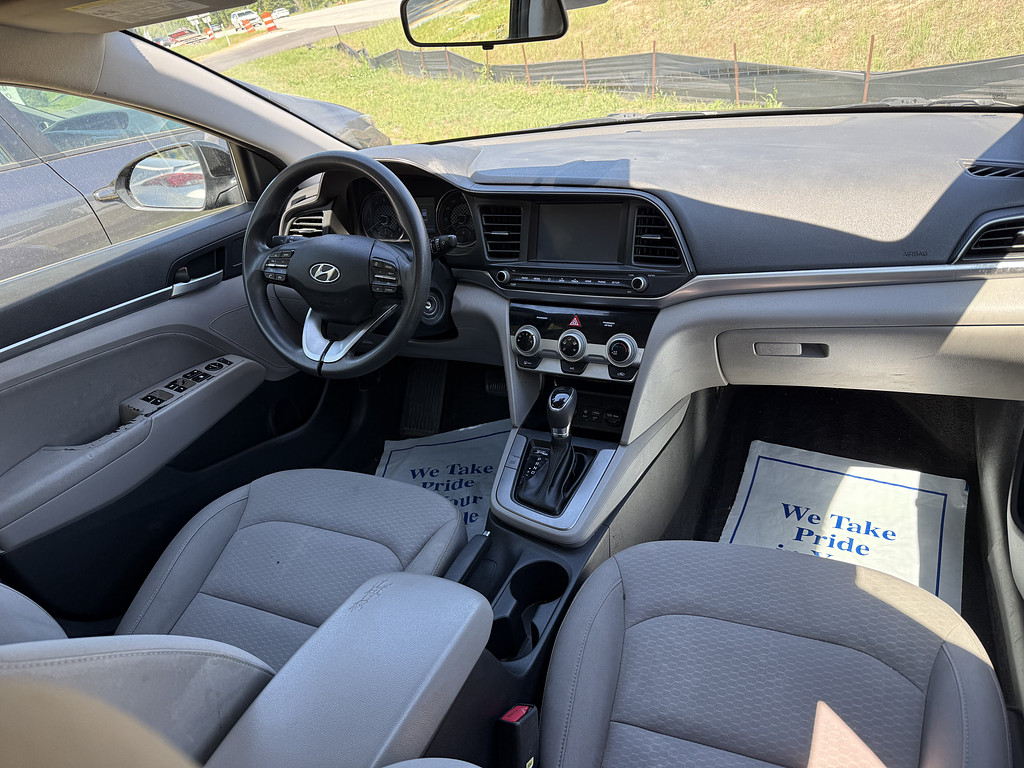 2019 Hyundai ELANTRA Located at Carsmark Sales light-box-slides