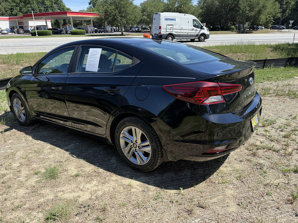 2019 Hyundai ELANTRA Located at Carsmark Sales light-box-slides