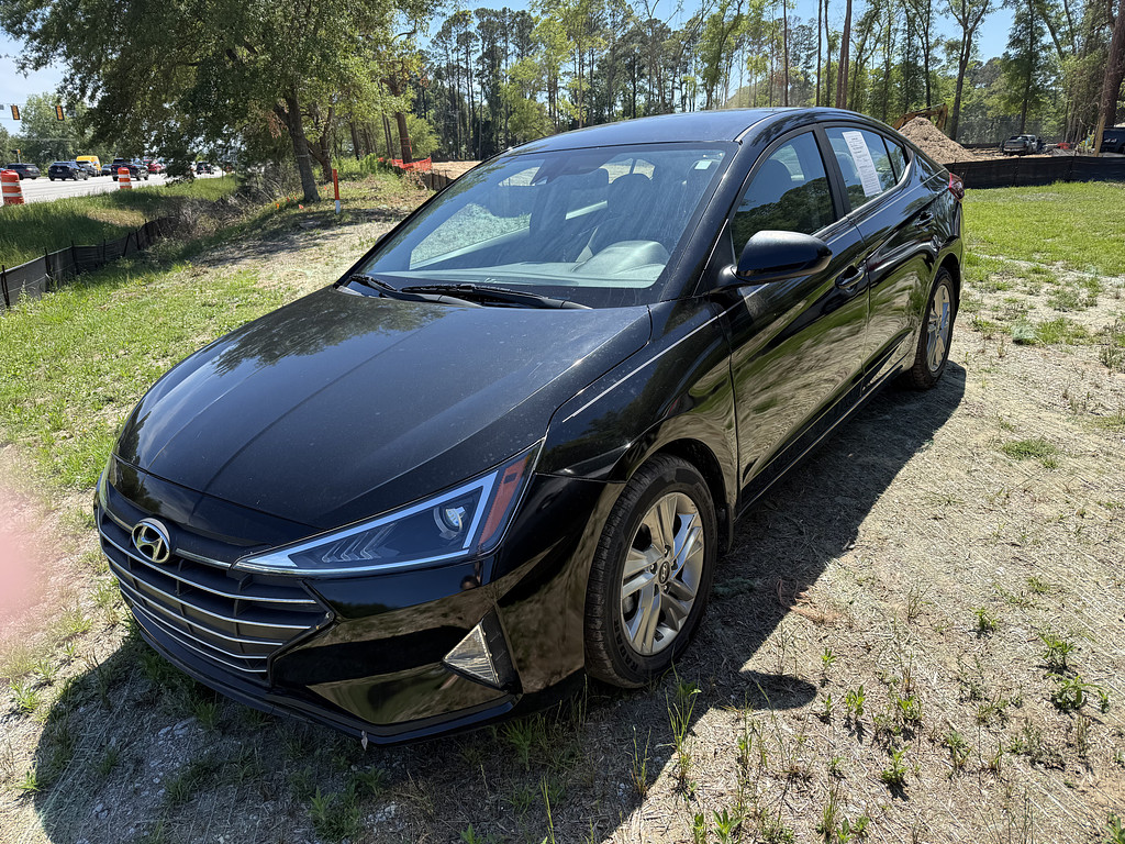 2019 Hyundai ELANTRA Located at Carsmark Sales light-box-slides