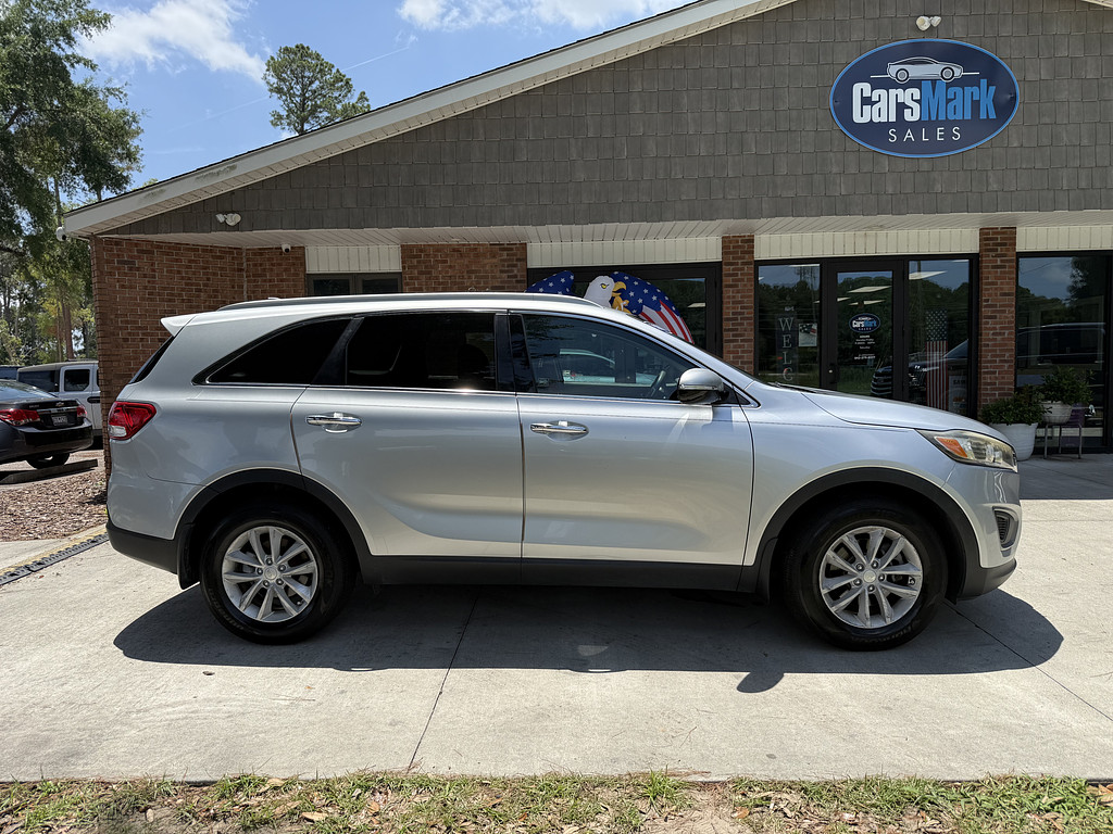 2018 Kia Sorento Located at Carsmark Sales light-box-slides