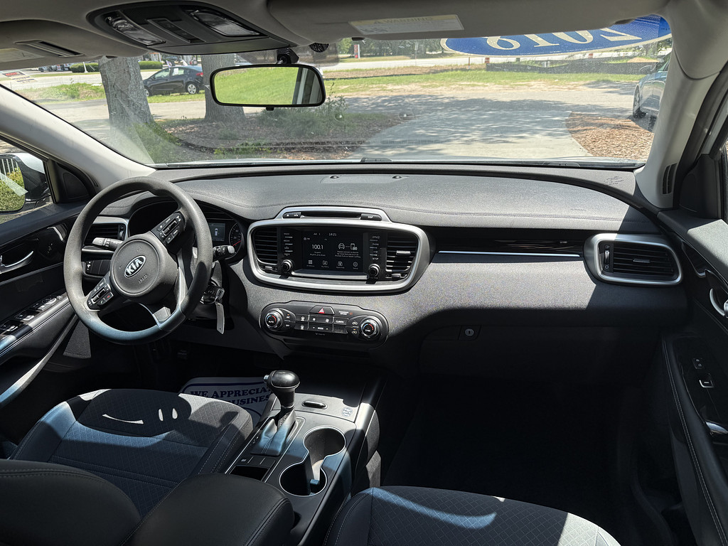 2018 Kia Sorento Located at Carsmark Sales light-box-slides